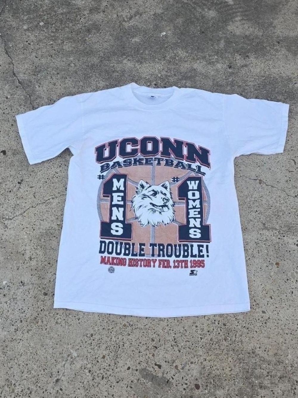 Vintage 1995 UConn Huskies Double Trouble T-Shirt Starter Made USA Size Medium